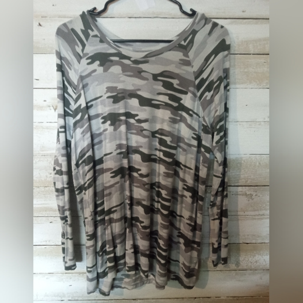 NWOT  Miken Flow Camouflage Long Sleeve Tee  Bust 38"  Size M  B29